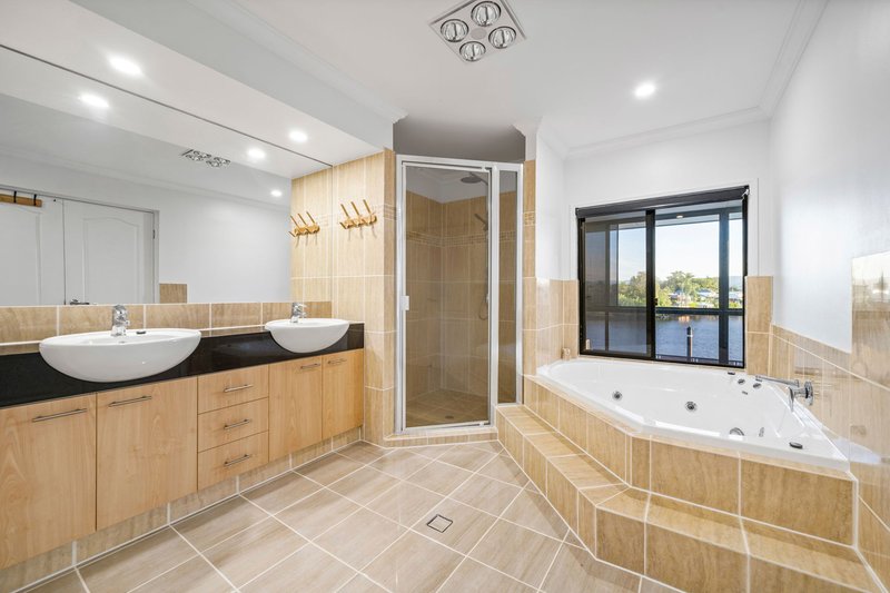 Photo - 16 Cabana Blvd , Benowa QLD 4217 - Image 9