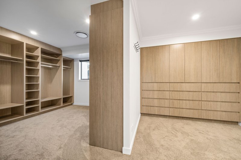 Photo - 16 Cabana Blvd , Benowa QLD 4217 - Image 10