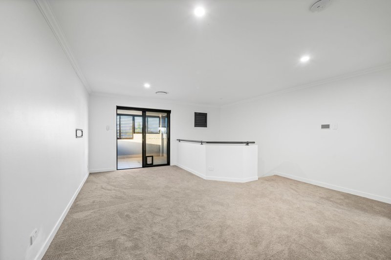 Photo - 16 Cabana Blvd , Benowa QLD 4217 - Image 11
