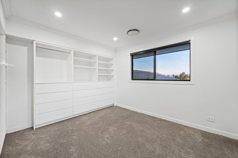 Photo - 16 Cabana Blvd , Benowa QLD 4217 - Image 12