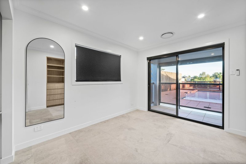 Photo - 16 Cabana Blvd , Benowa QLD 4217 - Image 14
