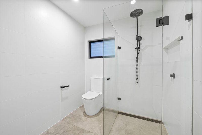 Photo - 16 Cabana Blvd , Benowa QLD 4217 - Image 15