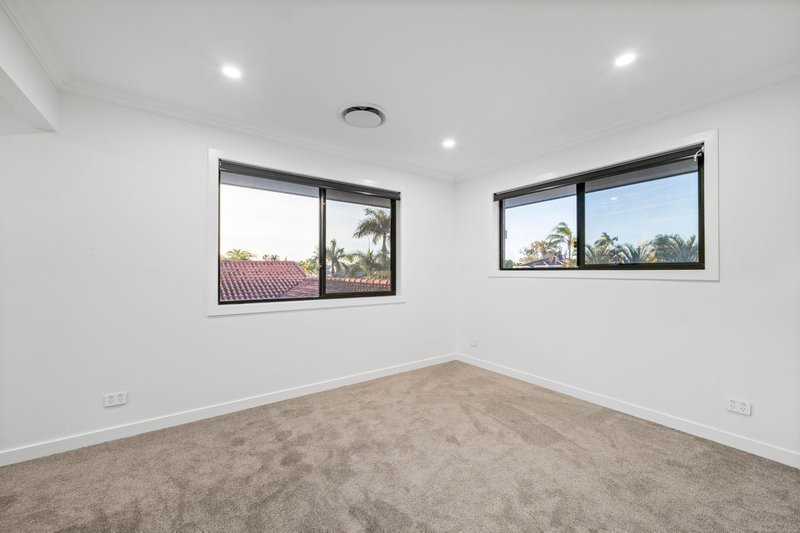 Photo - 16 Cabana Blvd , Benowa QLD 4217 - Image 16