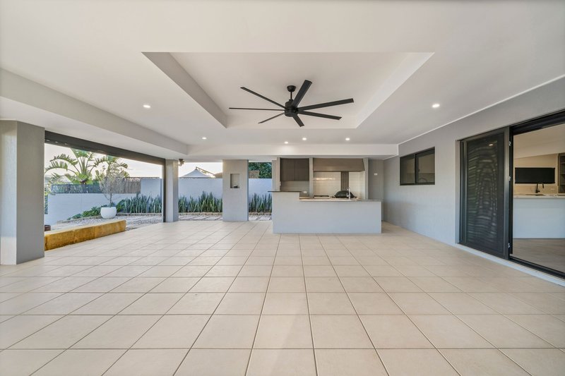 Photo - 16 Cabana Blvd , Benowa QLD 4217 - Image 17