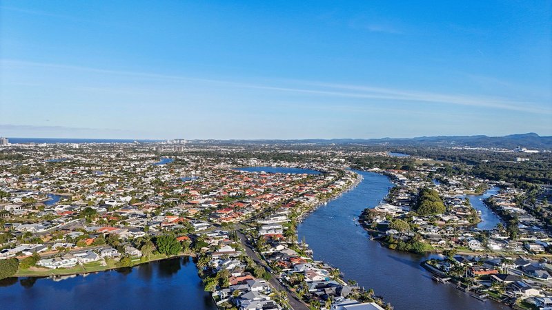 Photo - 16 Cabana Blvd , Benowa QLD 4217 - Image 26
