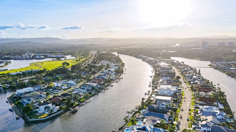 Photo - 16 Cabana Blvd , Benowa QLD 4217 - Image 27