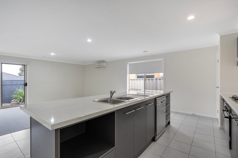 Photo - 16 Cable Circuit, Craigieburn VIC 3064 - Image 3