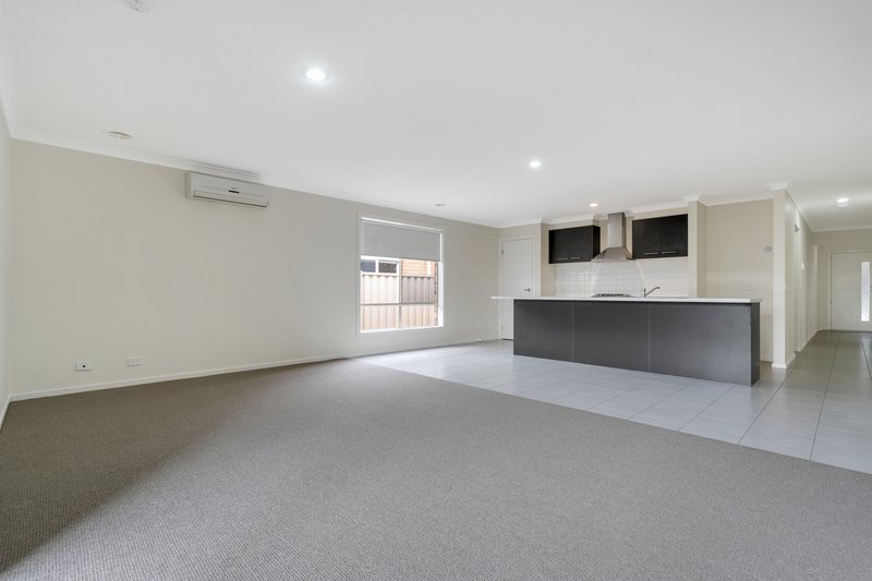 Photo - 16 Cable Circuit, Craigieburn VIC 3064 - Image 6