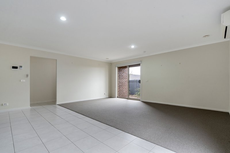 Photo - 16 Cable Circuit, Craigieburn VIC 3064 - Image 8