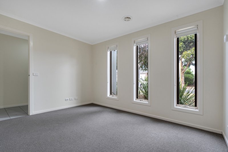 Photo - 16 Cable Circuit, Craigieburn VIC 3064 - Image 11