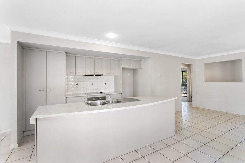 Photo - 16 Cadell Crescent, Rothwell QLD 4022 - Image 3