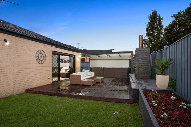 Photo - 16 Cairn Drive, South Morang VIC 3752 - Image 3