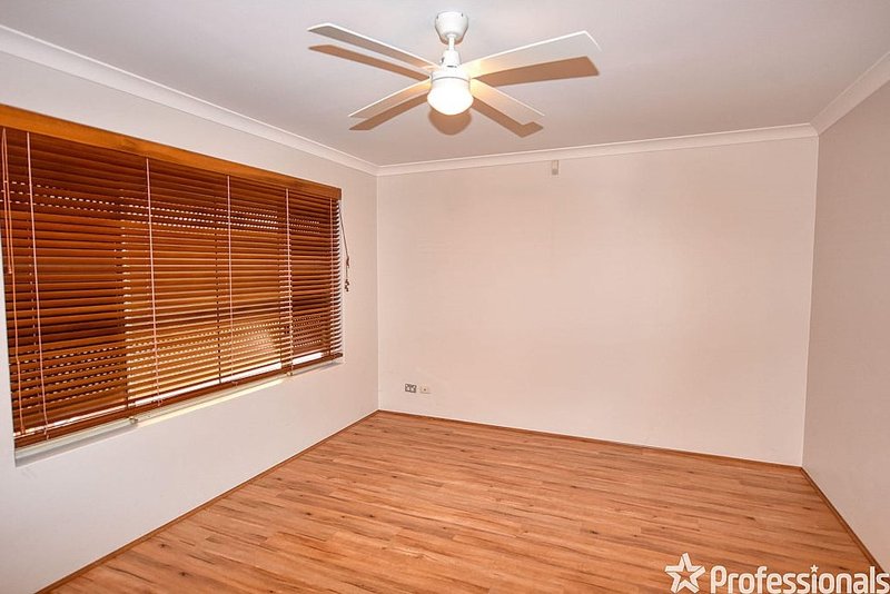 Photo - 16 Caliso Court, Warnbro WA 6169 - Image 4