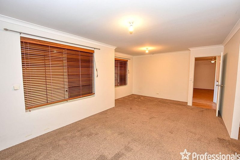 Photo - 16 Caliso Court, Warnbro WA 6169 - Image 6