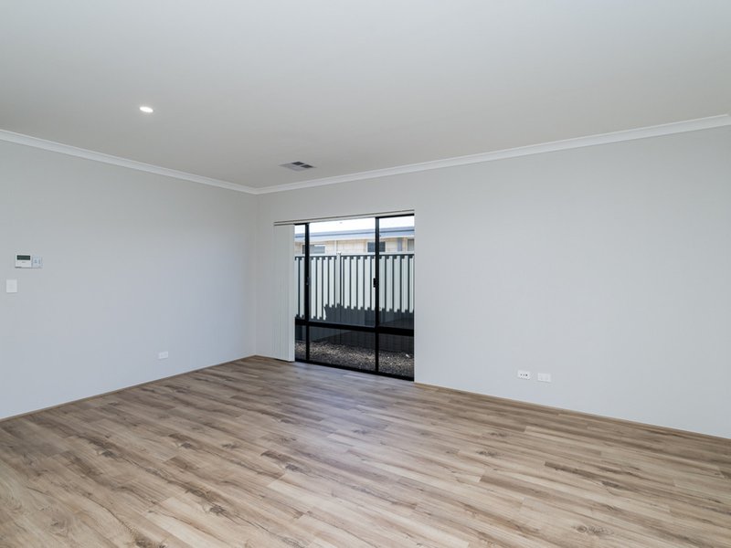 Photo - 16 Cambered Avenue, Yanchep WA 6035 - Image 9