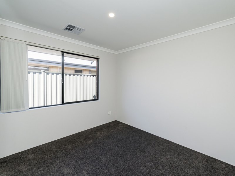 Photo - 16 Cambered Avenue, Yanchep WA 6035 - Image 10