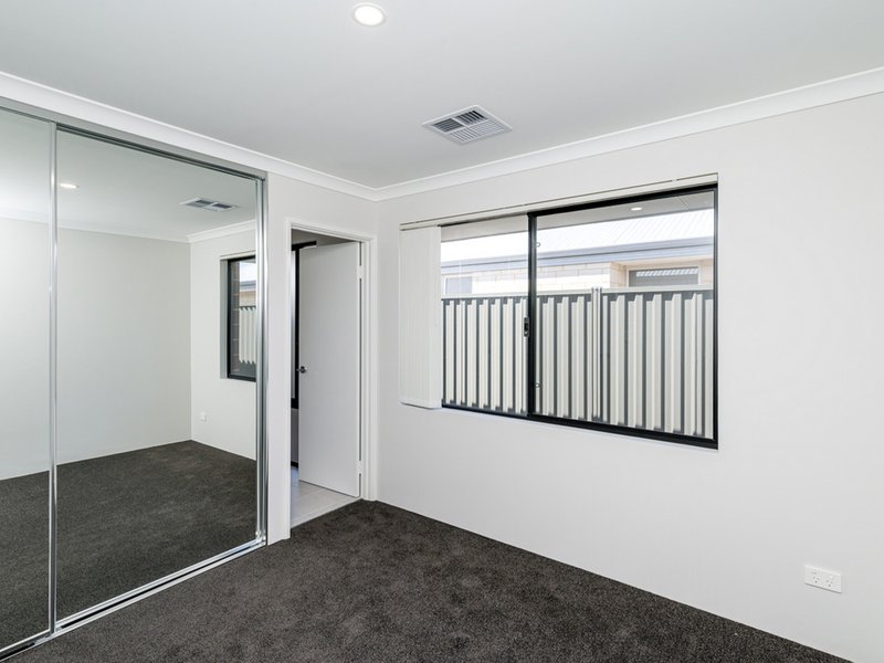 Photo - 16 Cambered Avenue, Yanchep WA 6035 - Image 11