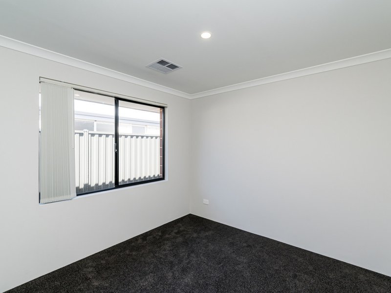 Photo - 16 Cambered Avenue, Yanchep WA 6035 - Image 17