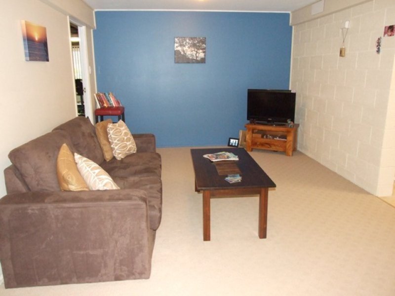 Photo - 16 Canberra Street, Clinton QLD 4680 - Image 11