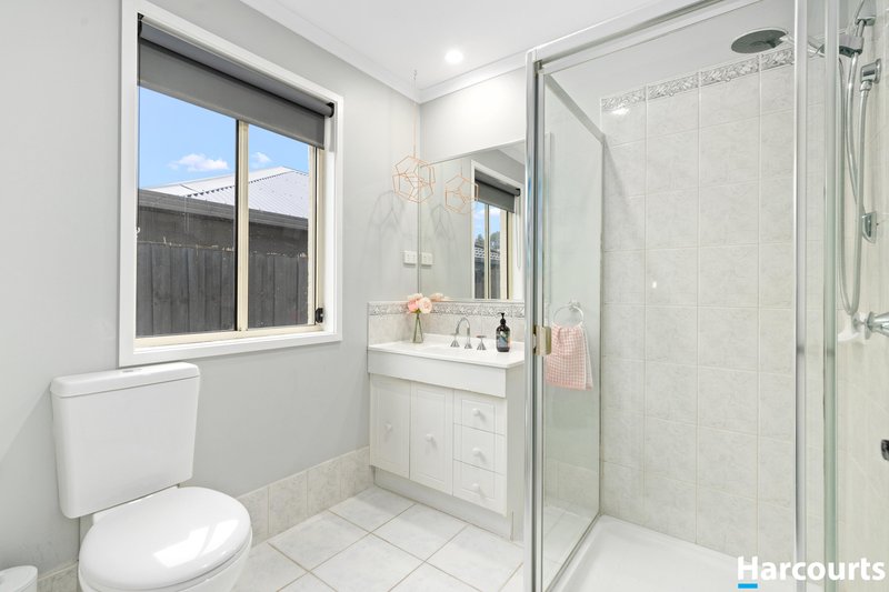 Photo - 16 Canterbury Close, Rowville VIC 3178 - Image 8