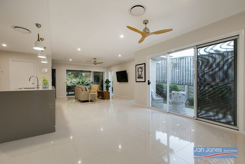 Photo - 16 Caper White Ct , Kallangur QLD 4503 - Image 2