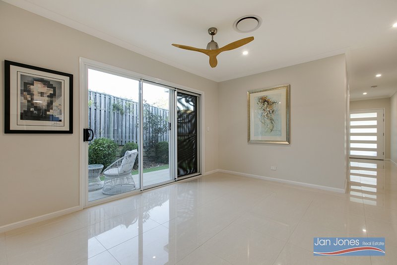 Photo - 16 Caper White Ct , Kallangur QLD 4503 - Image 3