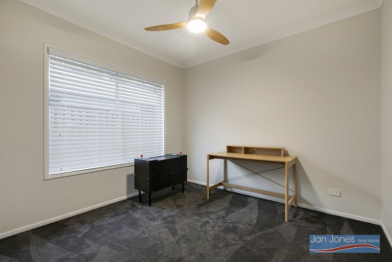 Photo - 16 Caper White Ct , Kallangur QLD 4503 - Image 14