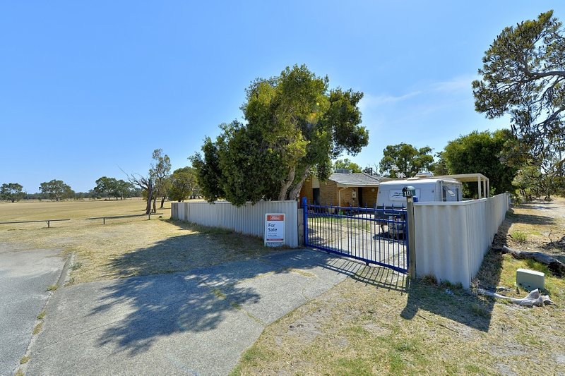 Photo - 16 Carcoola Ave , Pinjarra WA 6208 - Image 6