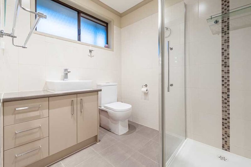 Photo - 16 Carlisle Street, Craigieburn VIC 3064 - Image 7