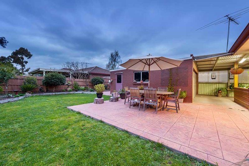 Photo - 16 Carlisle Street, Craigieburn VIC 3064 - Image 10