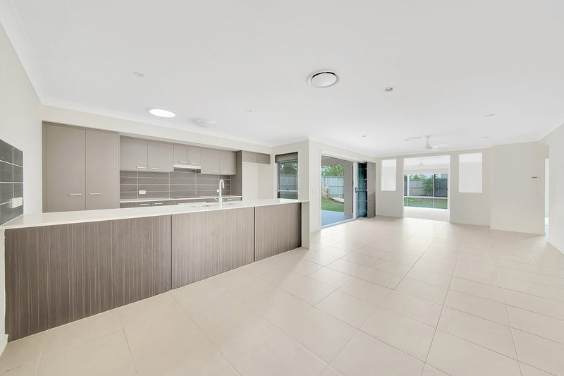 Photo - 16 Carlsson Place, Kirkwood QLD 4680 - Image 2