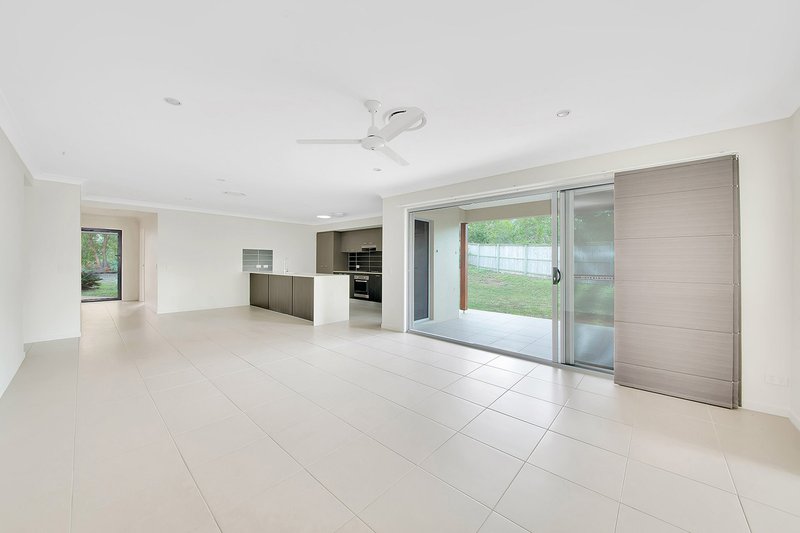 Photo - 16 Carlsson Place, Kirkwood QLD 4680 - Image 5