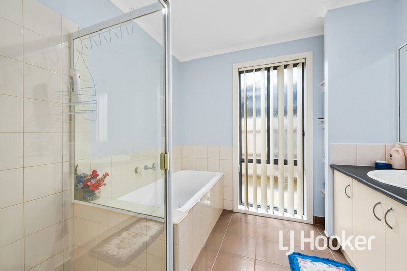 Photo - 16 Carly Close, Narre Warren South VIC 3805 - Image 10