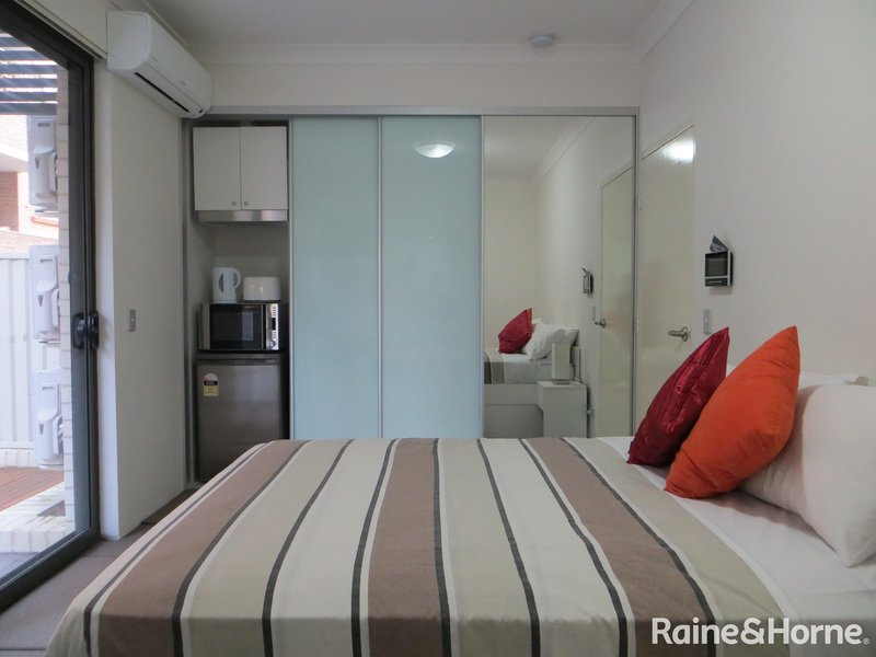 Photo - 16 Caroline Street, Westmead NSW 2145 - Image 2