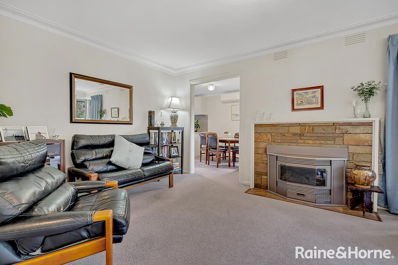 Photo - 16 Casey Avenue, Sunbury VIC 3429 - Image 9