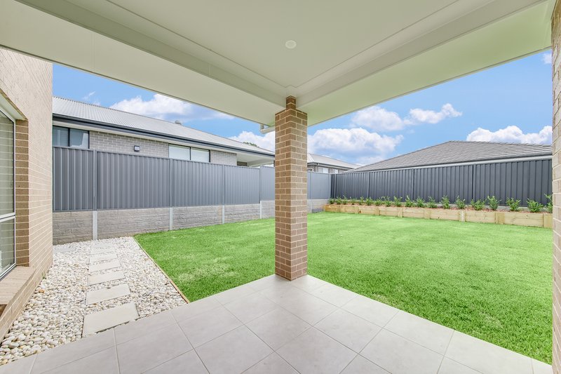 Photo - 16 Cassio Way, Rosemeadow NSW 2560 - Image 12