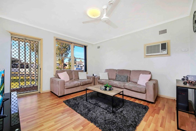 Photo - 16 Catherine Avenue, Lurnea NSW 2170 - Image 2