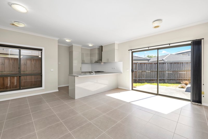 Photo - 16 Caversham Drive, Pakenham VIC 3810 - Image 2