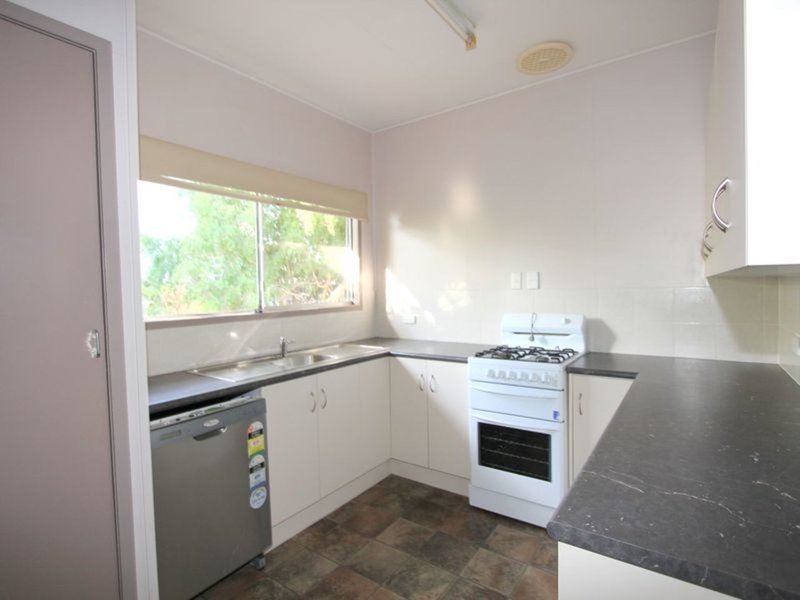 Photo - 16 Centenary Drive, Emerald QLD 4720 - Image 4