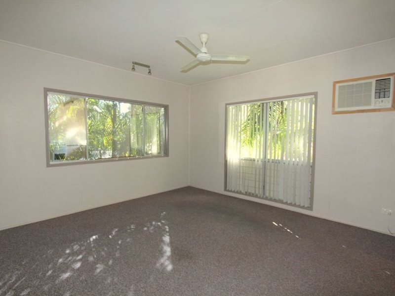 Photo - 16 Centenary Drive, Emerald QLD 4720 - Image 5