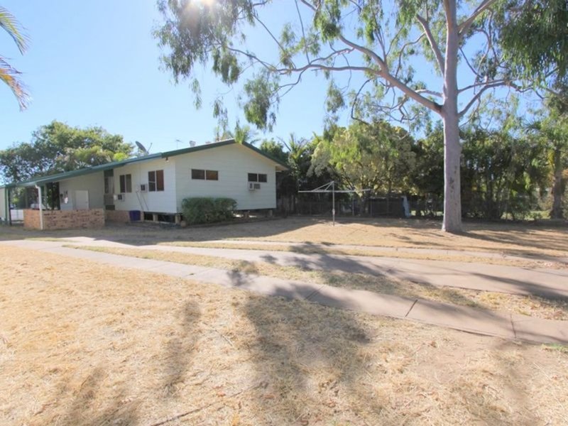 Photo - 16 Centenary Drive, Emerald QLD 4720 - Image 15