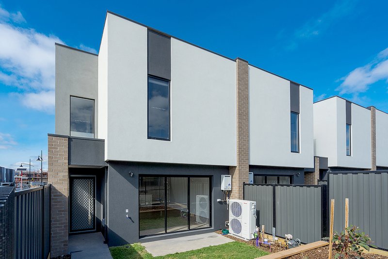 16 Cerulean Walk, Craigieburn VIC 3064