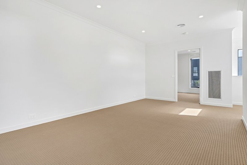 Photo - 16 Cerulean Walk, Craigieburn VIC 3064 - Image 7