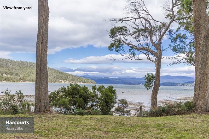 16 Challis Crescent, Deep Bay TAS 7112