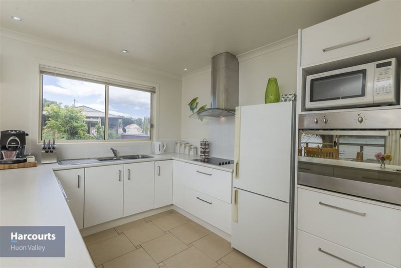 Photo - 16 Challis Crescent, Deep Bay TAS 7112 - Image 6