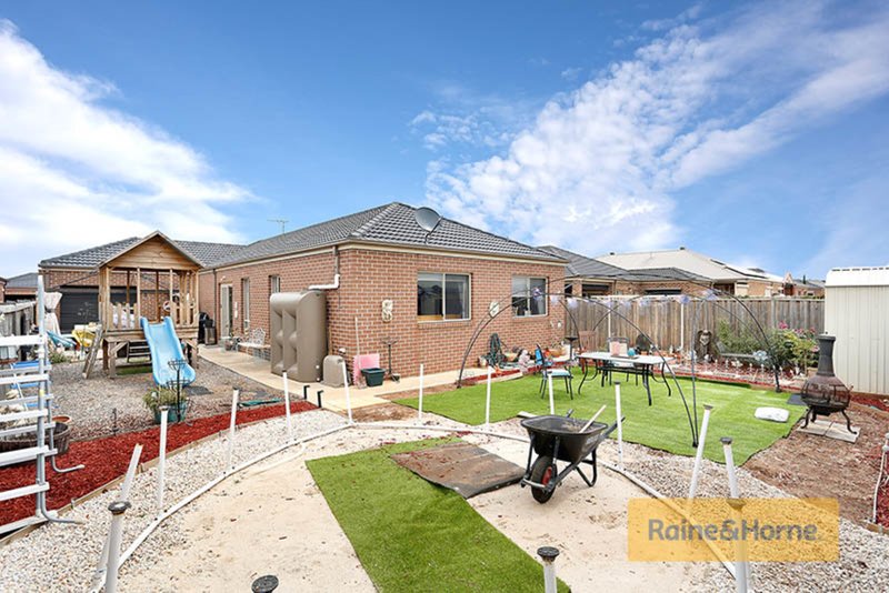 Photo - 16 Chanticleer Avenue, Melton West VIC 3337 - Image 9