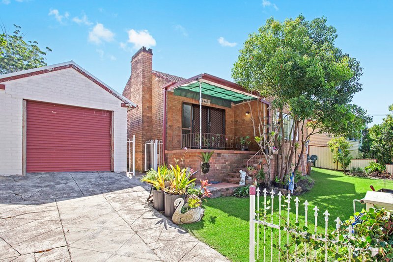 Photo - 16 Chapman Avenue, Wyong NSW 2259 - Image 3