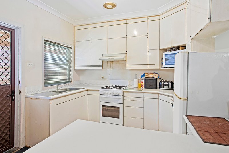 Photo - 16 Chapman Avenue, Wyong NSW 2259 - Image 4