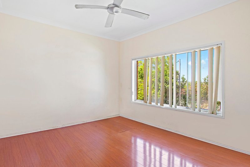 Photo - 16 Chapman Avenue, Wyong NSW 2259 - Image 6