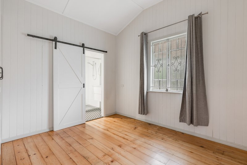 Photo - 16 Charlotte Street, Newtown QLD 4350 - Image 5